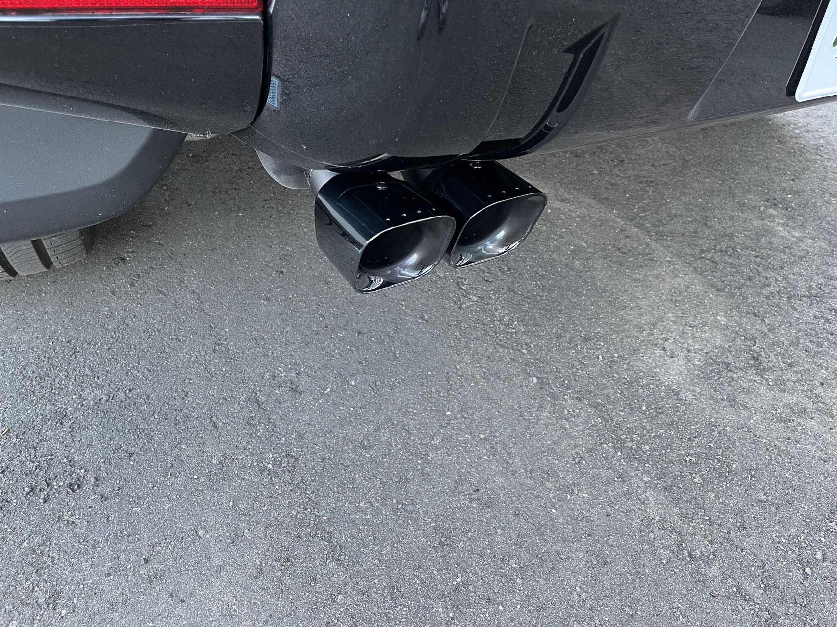 Exhaust Pipe Tips (Black) for Diesel Defender