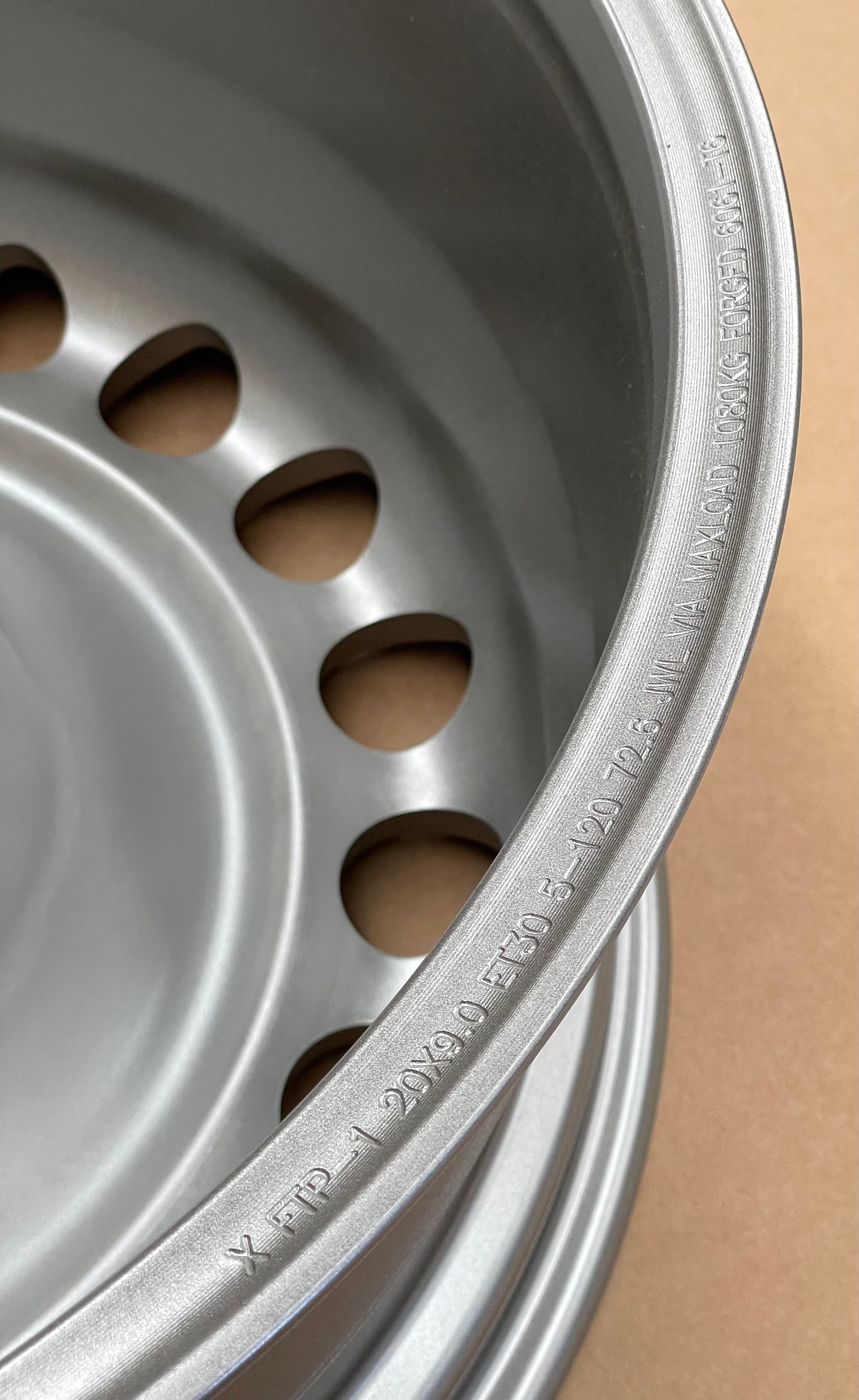 Dakar Style - Round Slot - 9J Alloy Wheel