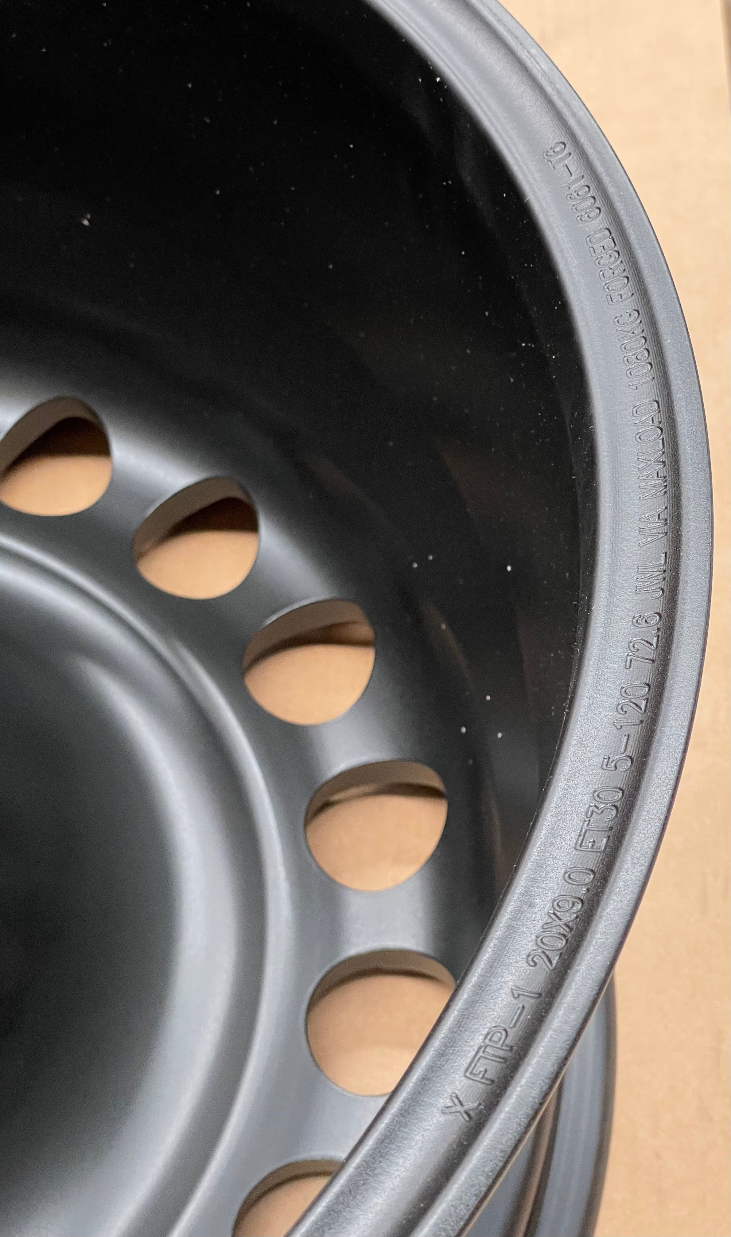 Dakar Style - Round Slot - 9J Alloy Wheel