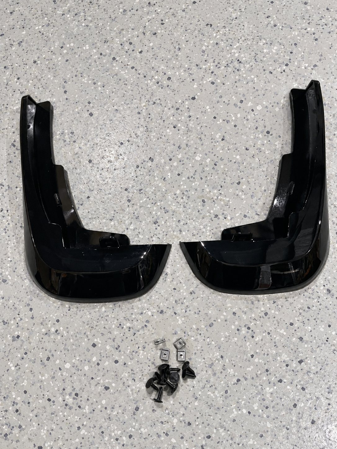 Urban Style Gloss Black Slim lIne Mud Flap Kit – Suits Defender 90 / 110 - Aftermarket