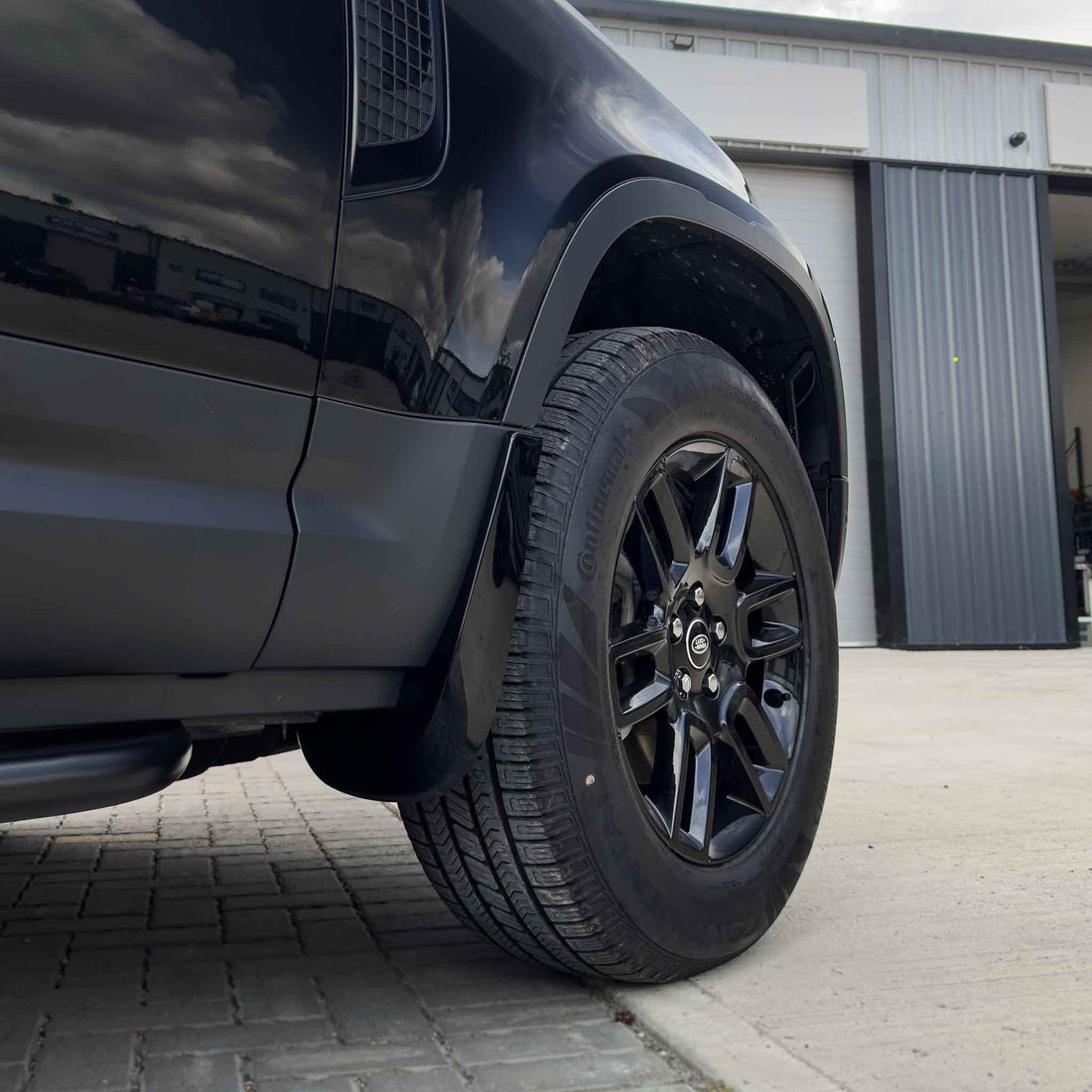 Urban Style Gloss Black Slim lIne Mud Flap Kit – Suits Defender 90 / 110 - Aftermarket