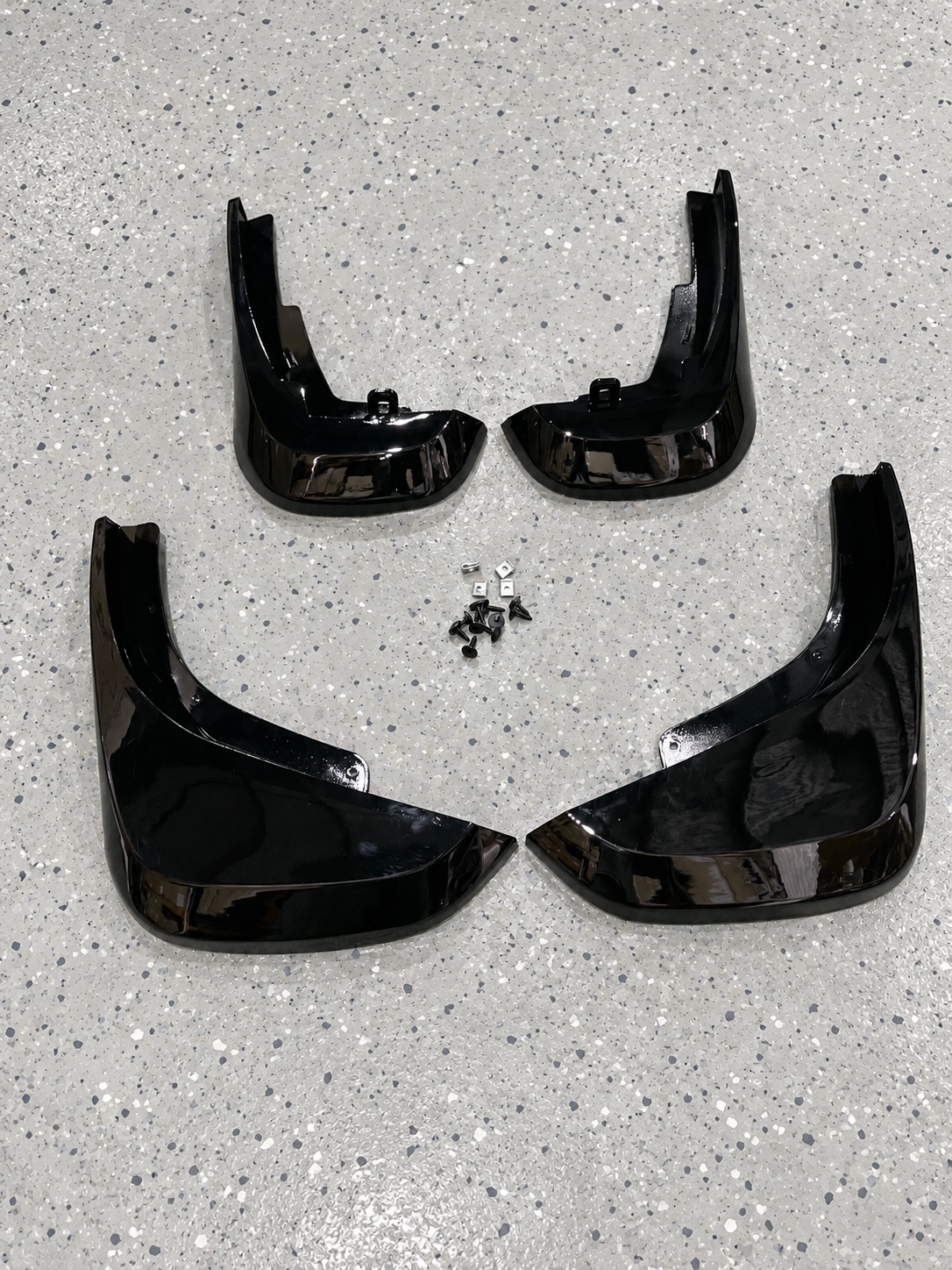 Urban Style Gloss Black Slim lIne Mud Flap Kit – Suits Defender 90 / 110 - Aftermarket