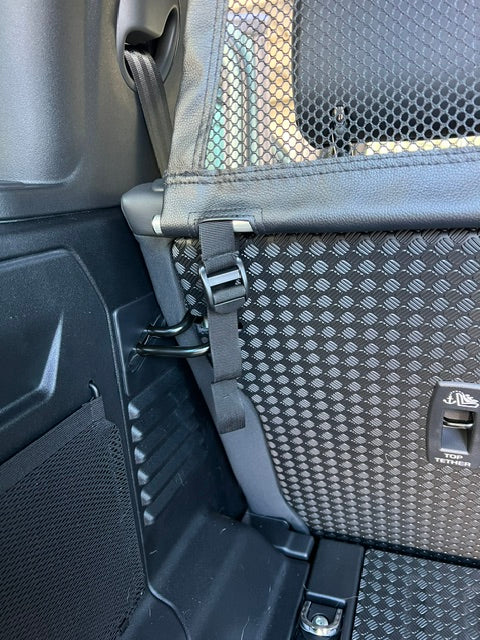 Rear Cargo Separation Net – Suits Defender 110 / 130