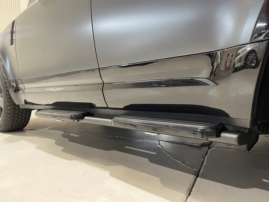 Black Side Steps – OEM Style Alloy Running Boards - Suits Defender 110/130