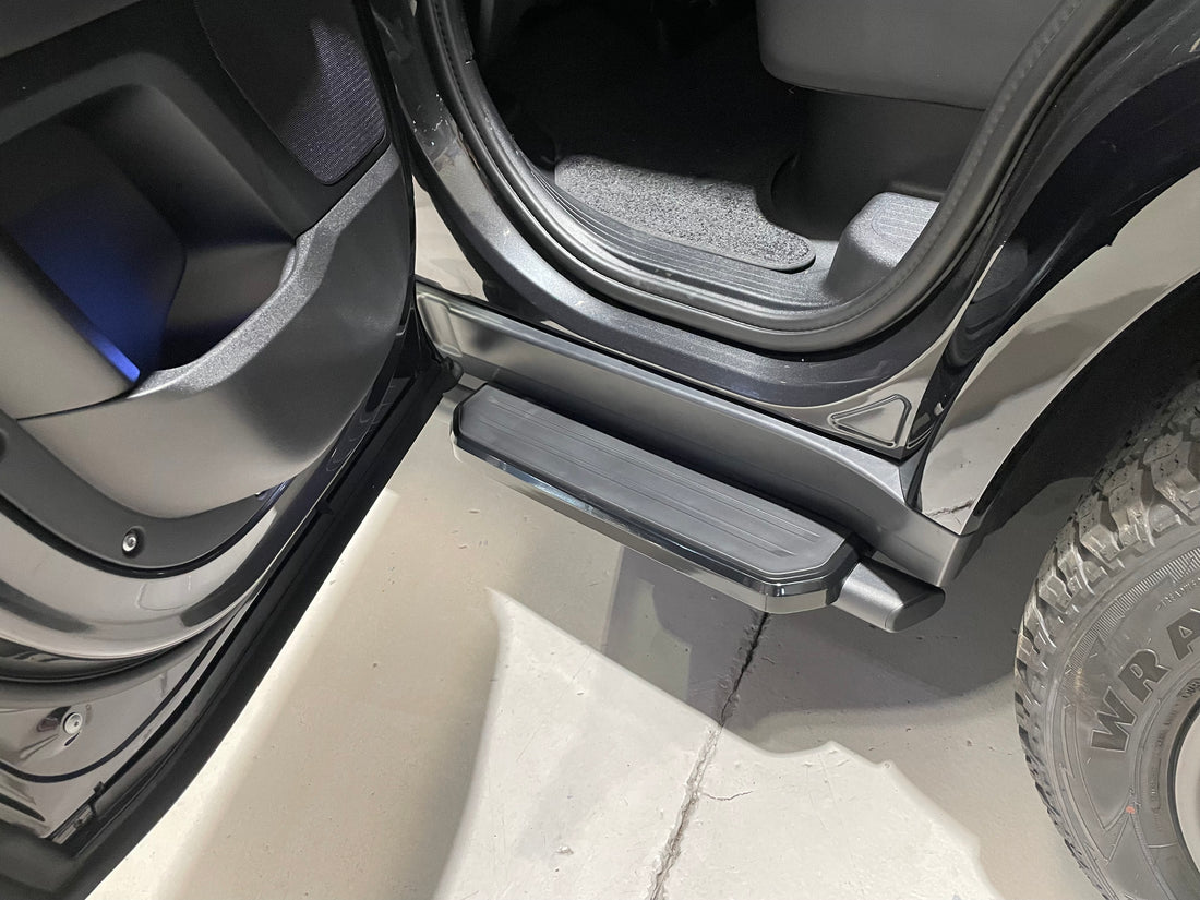 Black Side Steps – OEM Style Alloy Running Boards - Suits Defender 110/130