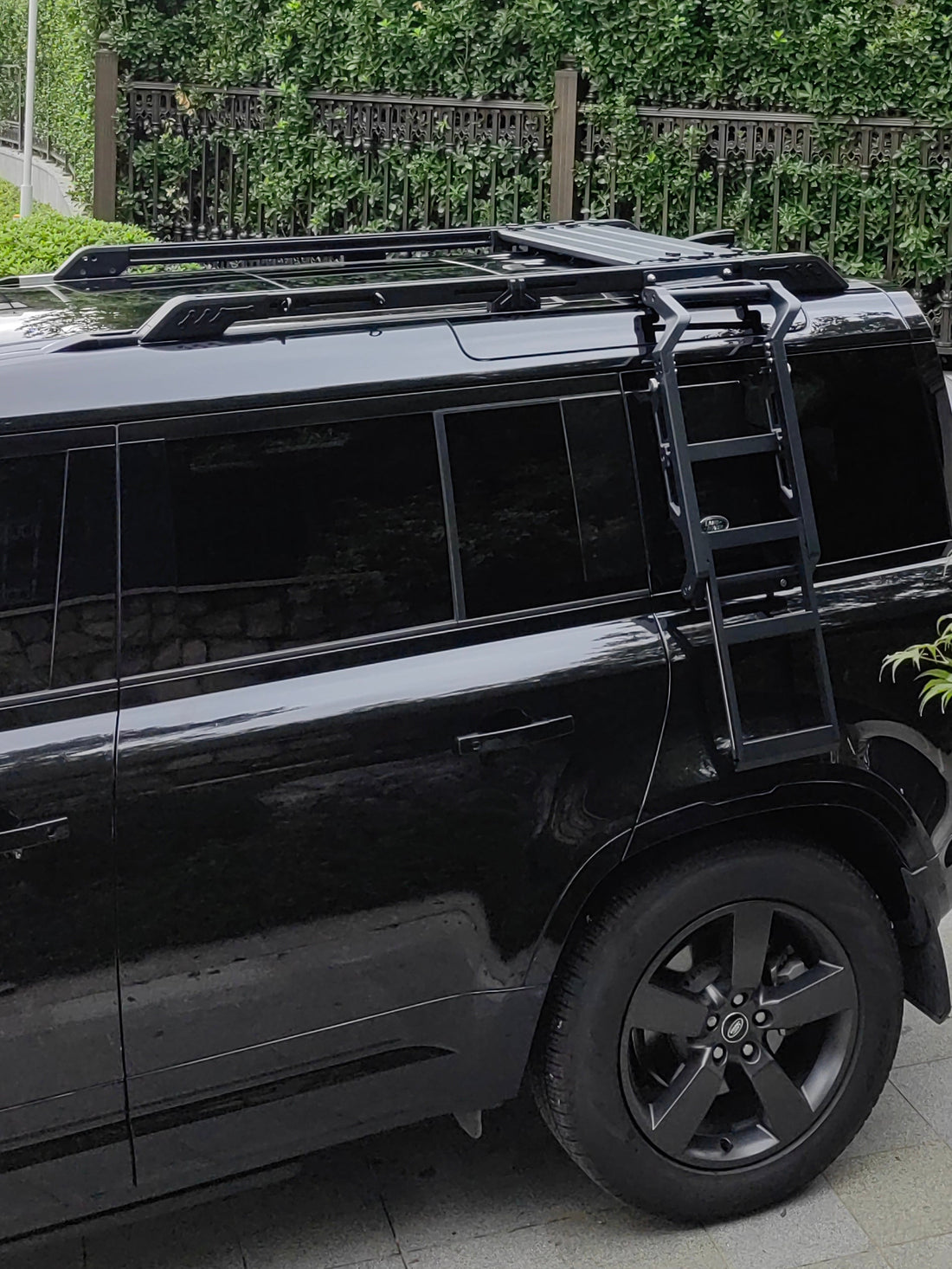 Low Profile Adjustable Roof Rack & Folding Ladder Combo – Suits Defender 110 L663 2020+