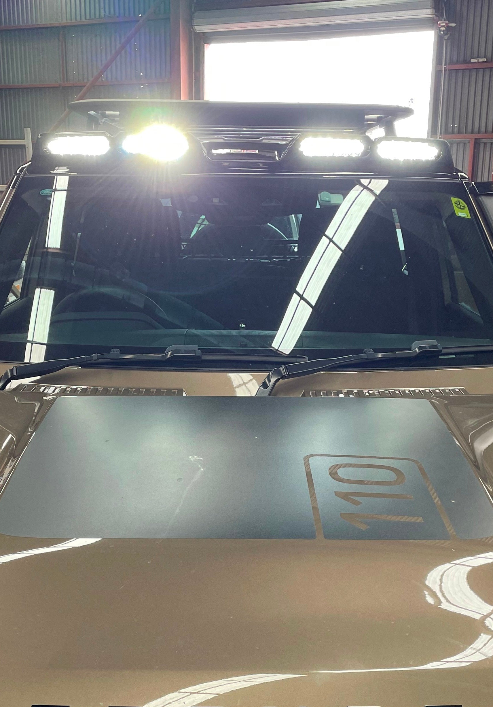 Roof Mounted Light Bar - 4 LED - Suits Defender 90/110/130